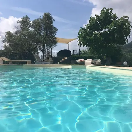 Mit Privaten Schwimmpool Undaussenwhirlpol Dolceacqua