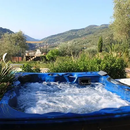Mit Privaten Schwimmpool Undaussenwhirlpol Villa