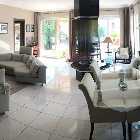Mit Privaten Schwimmpool Undaussenwhirlpol Villa *